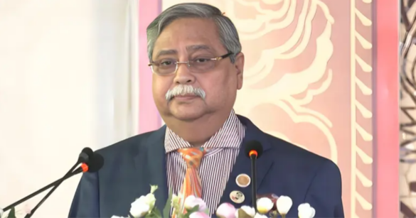 যুক্তরাজ্য থেকে স্বাস্থ্য পরীক্ষা ও চিকিৎসা শেষে দেশে ফিরেছেন রাষ্ট্রপতি মো. সাহাবুদ্দিন।