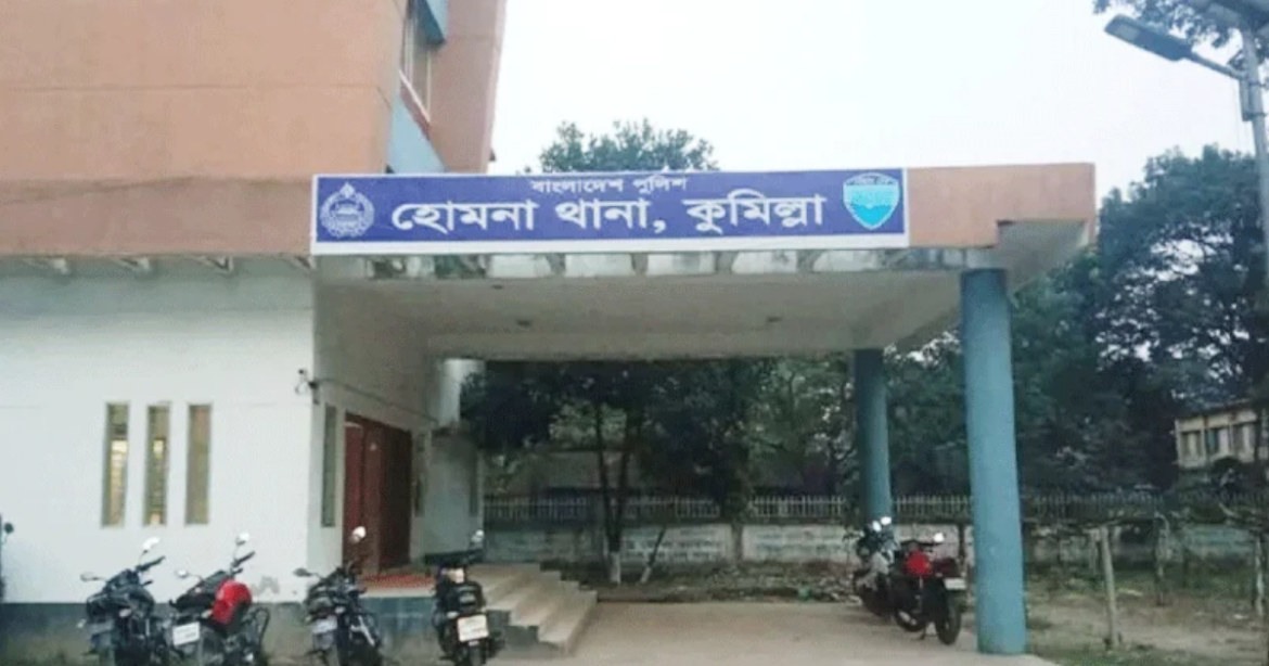 কুমিল্লা জেলার হোমনা উপজেলায় কোরবানি পশুর হাটে নিজ পালিত গরুর শিংয়ের গুঁতোয় আমেনা বেগম (৫৫) নামে এক গৃহবধূর মৃত্যু হয়েছে।