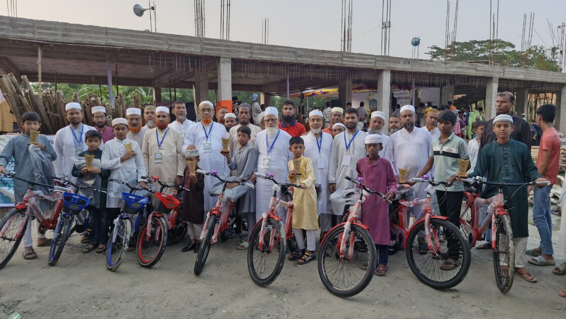 ৪০ দিন জামাতে নামাজ আদায়, ৯ কিশোরকে সাইকেল উপহার