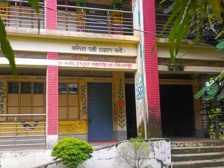 নেত্রকোণায় স্কুল চলাকালীন শিক্ষার্থীদের দিয়ে ইট টানানোর অভিযোগ