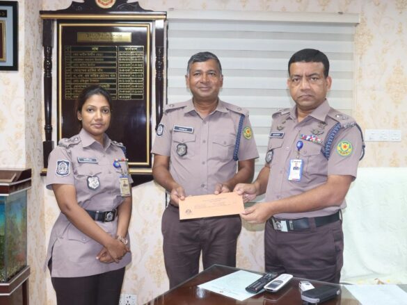রাজধানীর গাবতলী পশুরহাট এলাকায় গরু-ছাগলসহ ছিনতাই হওয়া একটি ট্রাক উদ্ধার করে সাহসিকতার পুরস্কার পেয়েছেন পুলিশ পরিদর্শক মো. গোলাম মোস্তফা।