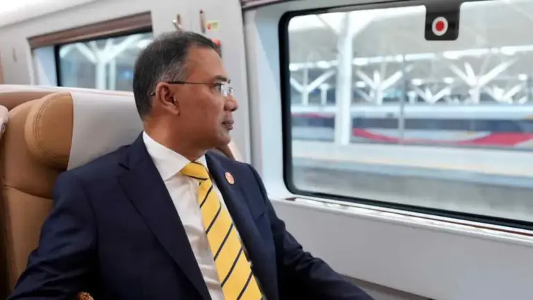 চীনের দালিয়ান থেকে বুলেট ট্রেনে বেইজিংয়ের পথে প্রধানমন্ত্রী