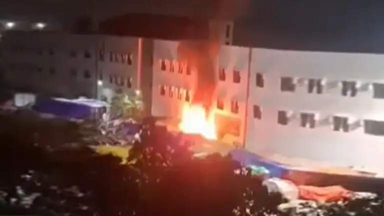 শাহজালালের কার্গো শেডে ফের অগ্নিকাণ্ড, ফায়ার সার্ভিসের চেষ্টায় নিয়ন্ত্রণে