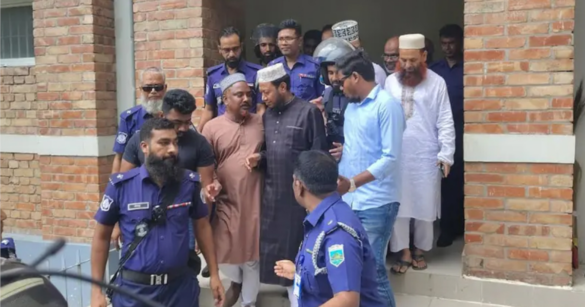সিরাজগঞ্জ জেলায় দায়ের করা ২টি মানহানি মামলায় স্থায়ী জামিন পেলেন কুষ্টিয়া-৩ (সদর) আসনের সংসদ সদস্য (এমপি) মুফতি আমির হামজা।