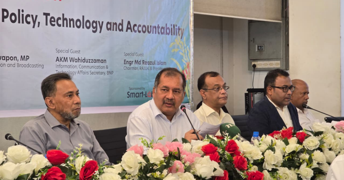 বর্তমান বিশ্বে সীমান্ত নিরাপত্তার চেয়েও ডিজিটাল নিরাপত্তা বেশি গুরুত্বপূর্ণ হয়ে উঠেছে বলে মন্তব্য করেছেন তথ্য ও সম্প্রচারমন্ত্রী জহির উদ্দিন স্বপন।