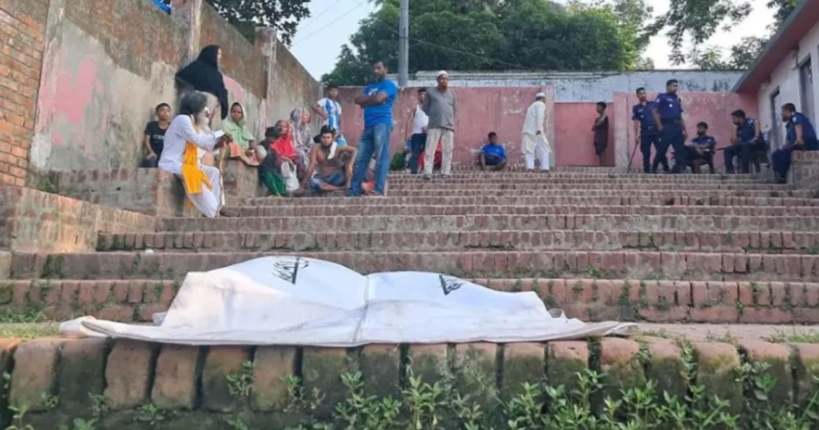 বাগেরহাট জেলার হযরত খান জাহান আলী (রহ.)-এর মাজার সংলগ্ন দীঘির সিঁড়ি থেকে কুমিরে টেনে নেওয়া শিশু ফাতেমা আক্তার (৭)-এর মরদেহ উদ্ধার করা হয়েছে।