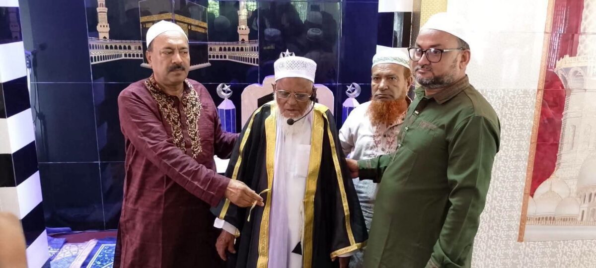 এক মসজিদেই ৫০ বছর ইমামতি: প্রিয় ইমামকে রাজকীয় বিদায়