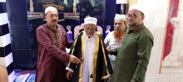 এক মসজিদেই ৫০ বছর ইমামতি: প্রিয় ইমামকে রাজকীয় বিদায়
