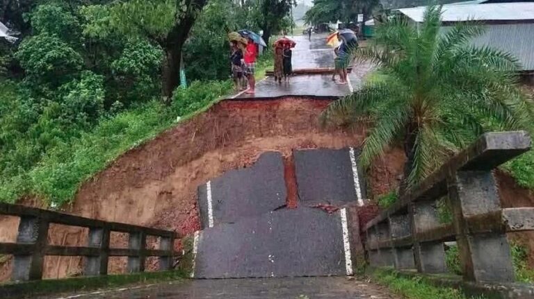 সেতু ধসে বান্দরবান-রাঙামাটি সড়ক যোগাযোগ বন্ধ