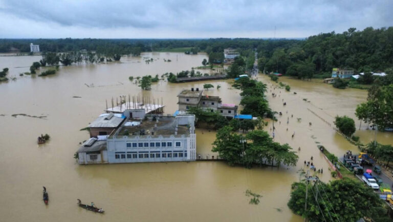 বন্যায় ৫৪ জন মারা গেছেন: ত্রাণমন্ত্রী