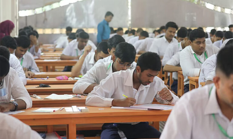 এইচএসসি পরীক্ষার প্রশ্নপত্র সুরক্ষায় কেন্দ্রে সর্বোচ্চ সতর্কতার নির্দেশ