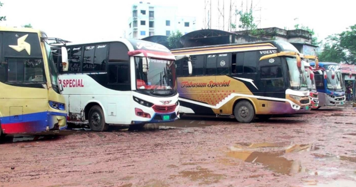 রাজশাহী জেলার সঙ্গে সারা দেশের বাস চলাচল বন্ধ রয়েছে।