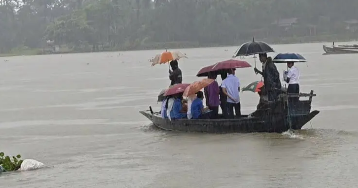 আগামী কয়েক দিনের বন্যা পরিস্থিতি মূলত বৃষ্টির ধরনের ওপর নির্ভর করবে বলে জানিয়েছে বন্যা পূর্বাভাস ও সতর্কীকরণ কেন্দ্র।