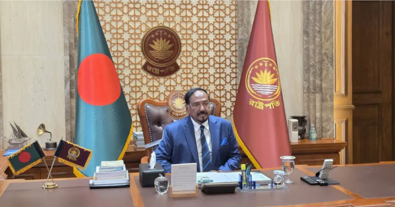 বঙ্গভবনে দাপ্তরিক কার্যক্রম শুরু করলেন ভারপ্রাপ্ত রাষ্ট্রপতি