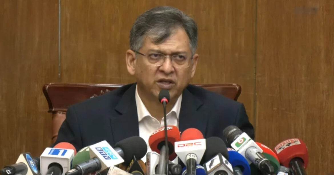 আন্দোলন করে এইচএসসি পরীক্ষা স্থগিত বা বিনা পরীক্ষায় পাস দেয়ার মতো 'অপসস্কৃতি' আমরা অ্যালাউ করবো না বলে মন্তব্য করেছেন স্বরাষ্ট্রমন্ত্রী ।