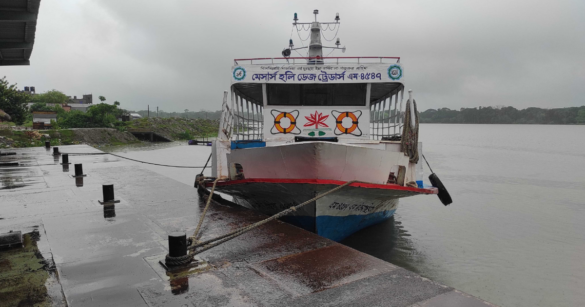 বঙ্গোপসাগরে সৃষ্ট লঘুচাপটি নিম্নচাপে পরিণত হওয়ায় তীব্র বাতাস ও দিনভর ভারি বৃষ্টিতে উত্তাল হয়ে উঠেছে ভোলা জেলার মেঘনা ও তেঁতুলিয়া নদী।