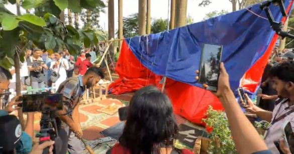সোহরাওয়ার্দী উদ্যানে নির্মিত এবং সম্প্রতি সামাজিক মাধ্যমে ব্যাপক আলোচনার জন্ম দেওয়া রাজীব শাহ'র কথিত ‘ভাসমান মসজিদ’ উচ্ছেদ করেছে কর্তৃপক্ষ।