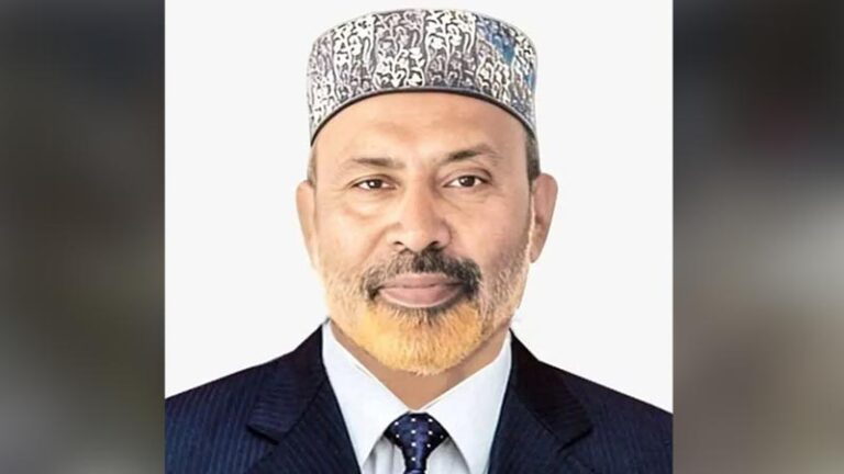 বাড়ির সামনে বিএনপি নেতাকে কুপিয়ে হত্যা