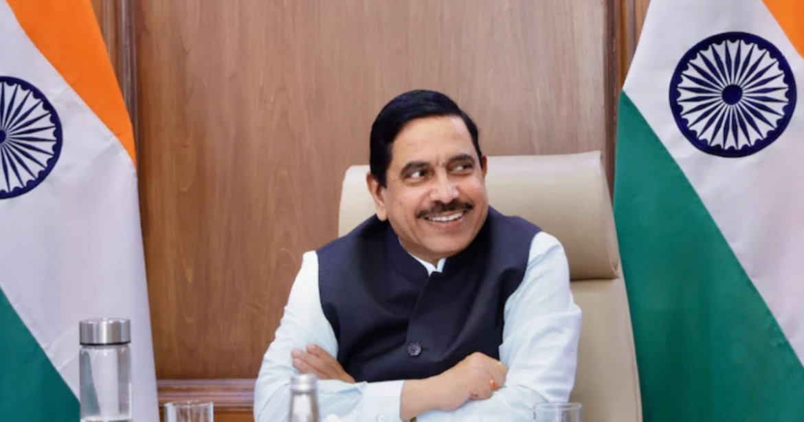 ভারতের নতুন কেন্দ্রীয় শিক্ষামন্ত্রী হিসেবে দায়িত্ব পেয়েছেন প্রহ্লাদ যোশী।