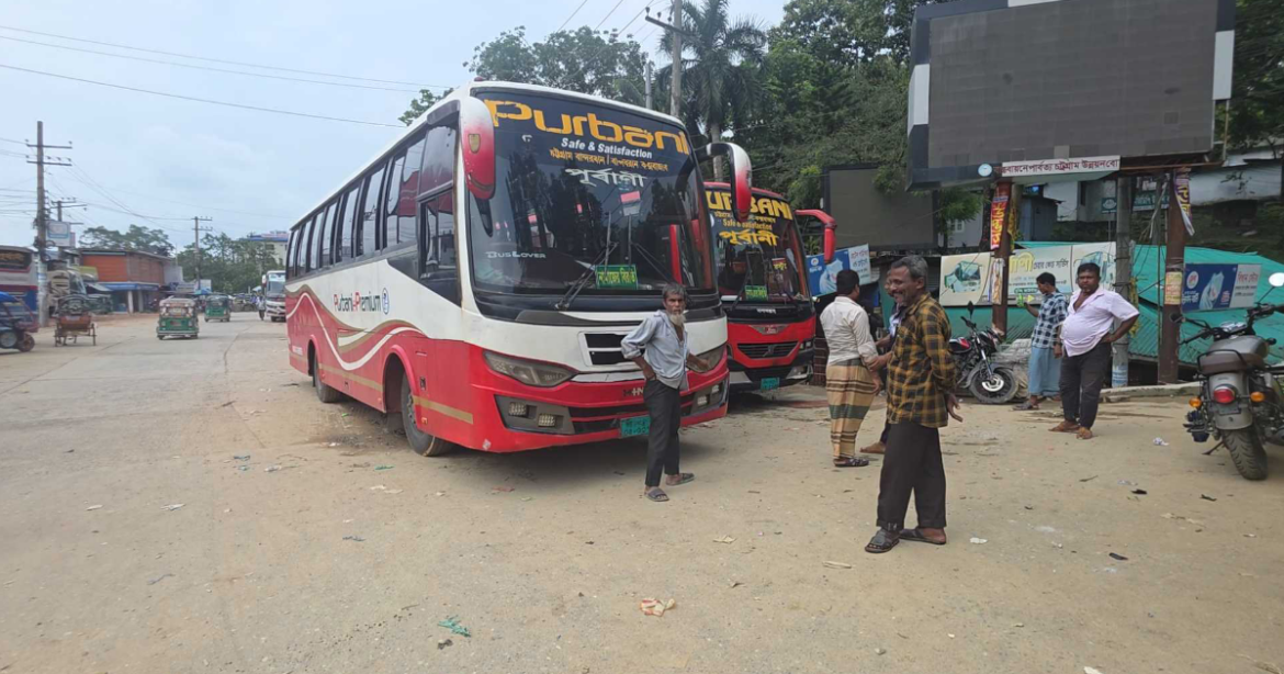 চার দিন পর বান্দরবান, চট্টগ্রাম, কক্সবাজার ও ঢাকার সঙ্গে সারা দেশের সড়ক যোগাযোগ স্বাভাবিক হয়েছে।