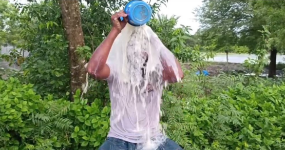 সাতক্ষীরা–৪ আসনের এমপি'র 'ভিডিও বিতর্কের' জেরে ১ মণ দুধ দিয়ে গোসল করে জামায়াতে ইসলামী ছাড়ার ঘোষণা দিয়েছেন দেলোয়ার হোসেন নামে এক দলীয় কর্মী।