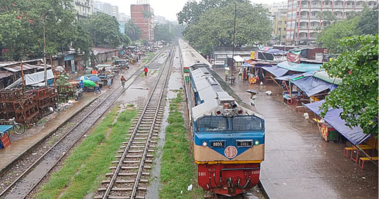 ৫ দিন বন্ধ থাকার পর চট্টগ্রাম-কক্সবাজার রুটে ট্রেন চলাচল শুরু