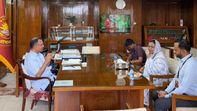 গণঅভ্যুত্থানে শহীদ জাহিদের মাকে চাকরির আশ্বাস প্রধানমন্ত্রীর