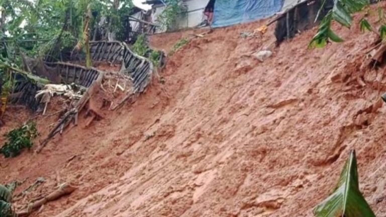 টানা বৃষ্টিতে কক্সবাজারে পাহাড়ধস, নিহত বেড়ে ১১
