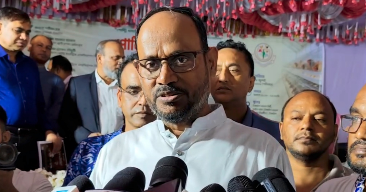 ক্ষুদ্র ও মাঝারি পোলট্রি খামারিদের সহজ শর্তে ঋণ সুবিধার আওতায় আনতে প্রয়োজনীয় উদ্যোগ নেয়ার আশ্বাস দিয়েছেন মৎস্য ও প্রাণিসম্পদ প্রতিমন্ত্রী।