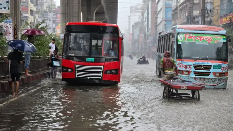 সোমবারও ঢাকায় ভারী বৃষ্টির পূর্বাভাস