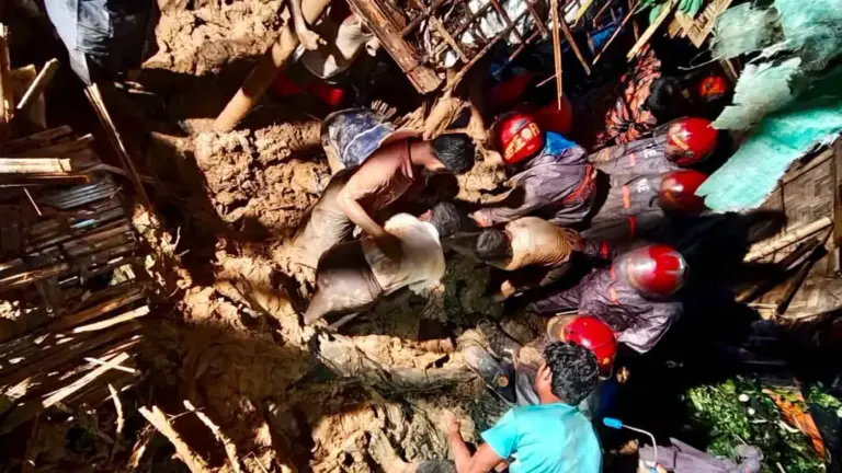 ভারি বৃষ্টিতে পাহাড়ধসে কক্সবাজারে মৃতের সংখ্যা বেড়ে ৯