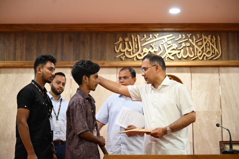 জুলাই শহীদ ও গুমের শিকার পরিবারের আরও ৭৪ জন চাকরি পেলেন