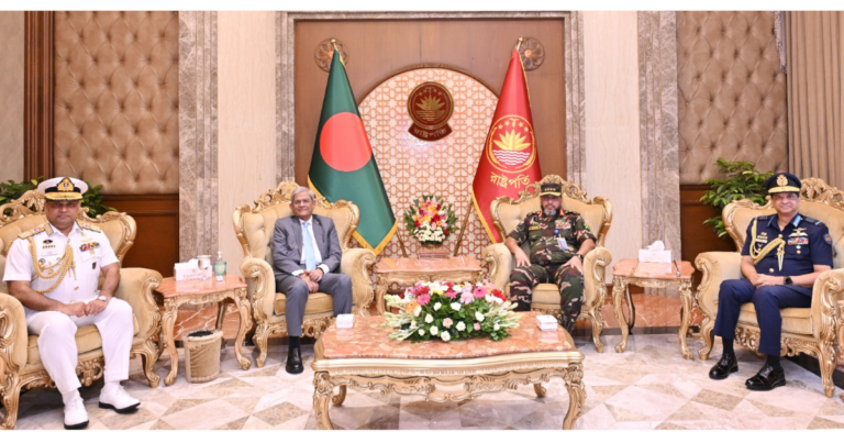 রাষ্ট্রপতির সঙ্গে তিন বাহিনী প্রধানের সৌজন্য সাক্ষাৎ