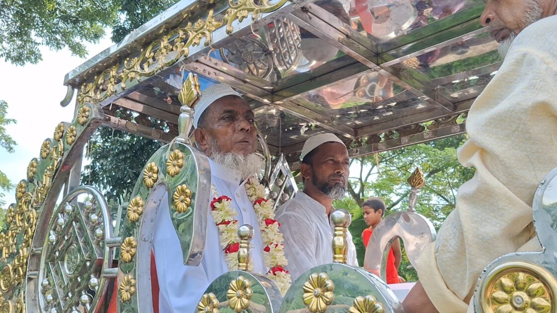 ২৫ বছরের ইমামতি, সজ্জিত ঘোড়ার গাড়িতে বিদায়