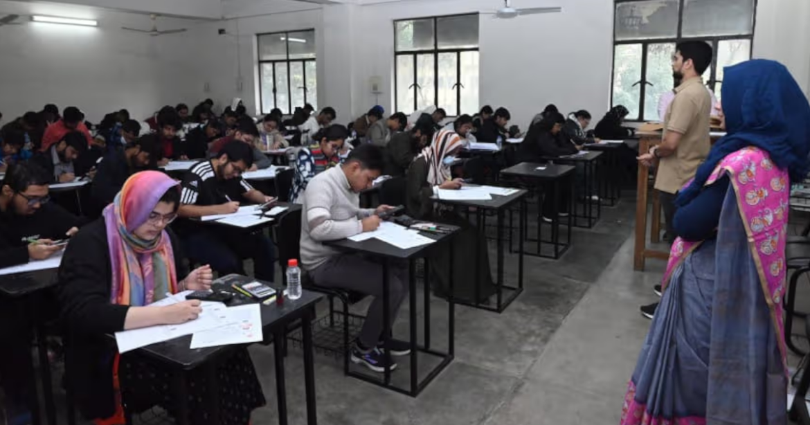 ২০২৬-২৭ শিক্ষাবর্ষের ভর্তি প্রক্রিয়া সামনে রেখে দেশের বিভিন্ন পাবলিক বিশ্ববিদ্যালয়ে শুরু হয়েছে প্রস্তুতি।