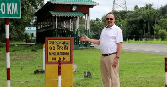 উত্তরের সীমান্তঘেঁষা বাংলাবান্ধা স্থলবন্দর ও জিরো পয়েন্ট পরিদর্শন করেছেন বাংলাদেশে নিযুক্ত মার্কিন রাষ্ট্রদূত ব্রেন্ট টি ক্রিস্টেনসেন।