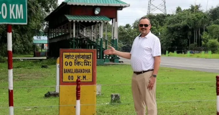 বাংলাবান্ধা স্থলবন্দর পরিদর্শন করলেন মার্কিন রাষ্ট্রদূত