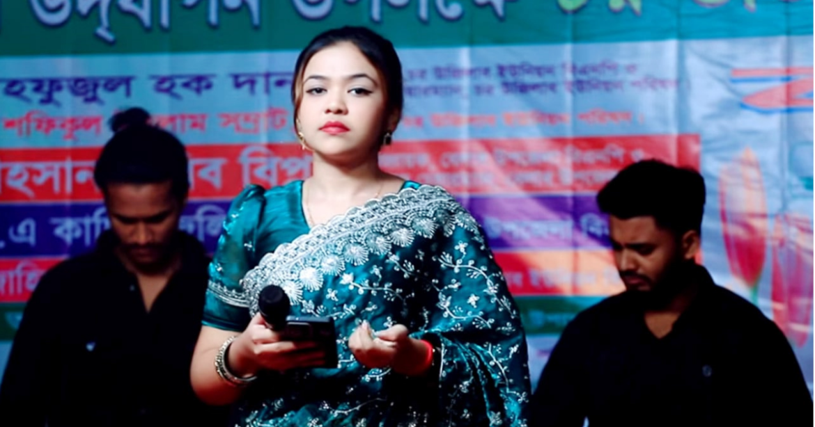 সিলেট জেলার বিশ্বনাথ উপজেলার ছাবাল শাহ (রহ.) মাজারে বৃহস্পতিবার রাতে গানের আসরে মুগ্ধতা ছড়িয়েছিলেন বাউল শিল্পী পেহলি ভৈরবী।