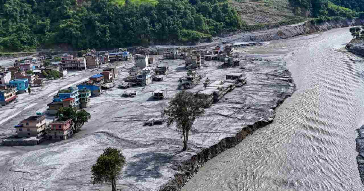 নেপালে ঘটে যাওয়া বিধ্বংসী আকস্মিক বন্যা বা হড়পা বানের মূল কারণ ভূমিকম্প নয়, বরং তুষারধসের কারণে সৃষ্ট হিমবাহ ভাঙন।
