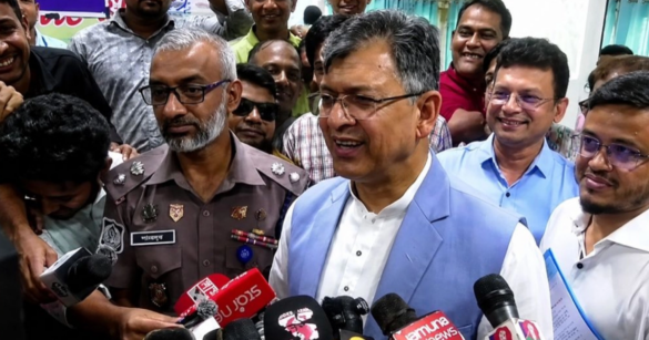 বাংলাদেশের মানুষ কখনও আওয়ামী লীগের রাজনীতি গ্রহণ করবে না বলে মন্তব্য করেছেন স্বরাষ্ট্রমন্ত্রী সালাহউদ্দিন আহমদ।