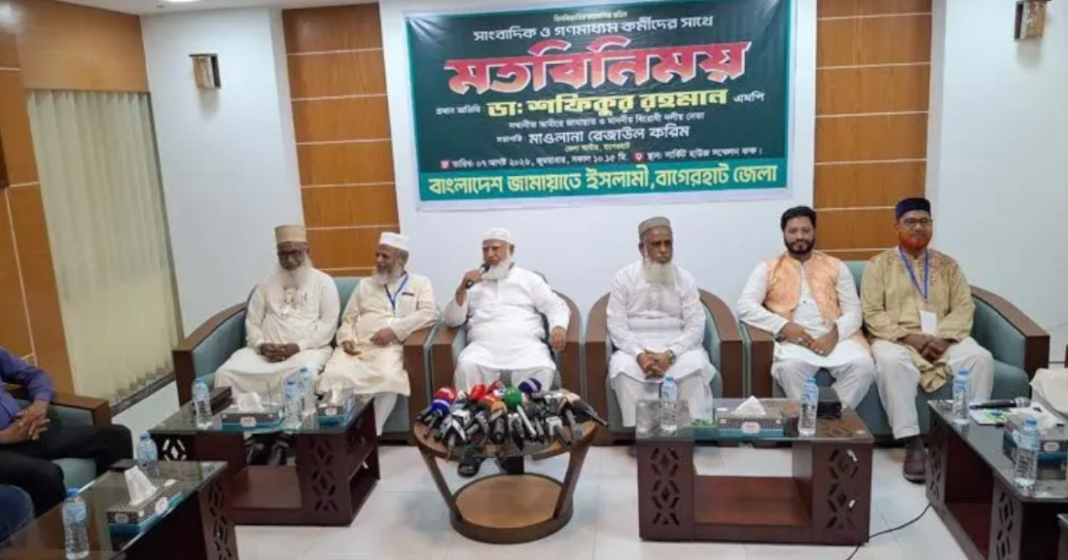 জুলাই সনদ ইস্যুতে সরকার এবং আমরা এখনো দুই মেরুতে রয়েছি বলে জানিয়েছেন বিরোধীদলীয় নেতা ও বাংলাদেশ জামায়াতে ইসলামী আমির ডা. শফিকুর রহমান।