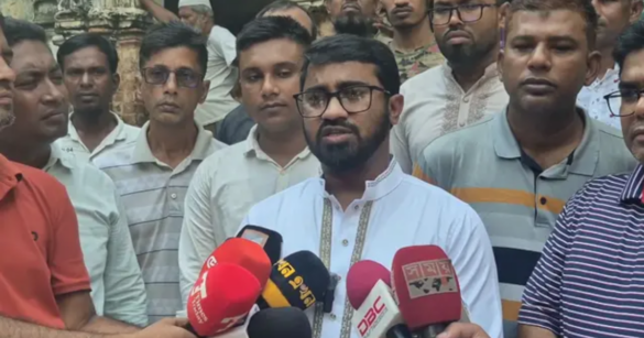 গণঅভ্যুত্থানের সঙ্গে সর্বপ্রথম বাংলাদেশ জামায়াতে ইসলামী আমির ডা. শফিকুর রহমান বেইমানি করেছেন বলে মন্তব্য করেছেন প্রধানমন্ত্রী'র রাজনৈতিক সহকারী রাশেদ খান।