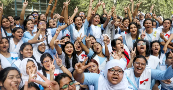 চলতি ২০২৬ সালের মাধ্যমিক স্কুল সার্টিফিকেট (এসএসসি) ও সমমান পরীক্ষার ফল প্রকাশ হয়েছে।