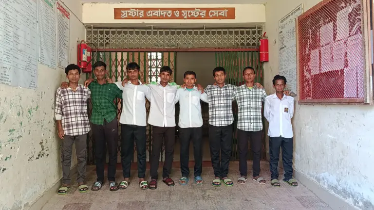 বাবা-মায়ের স্নেহ ছাড়াই বেড়ে উঠা ৯ কিশোরের এসএসসি জয়