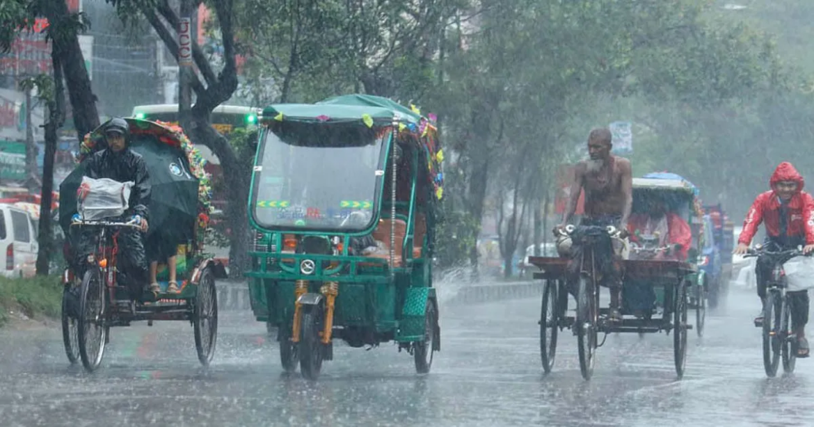 রাজধানী ঢাকা ও পার্শ্ববর্তী এলাকায় হালকা বা গুঁড়ি গুঁড়ি বৃষ্টি হতে পারে। একই সঙ্গে দিনের তাপমাত্রা সামান্য বৃদ্ধি পাওয়ার আভাস রয়েছে।