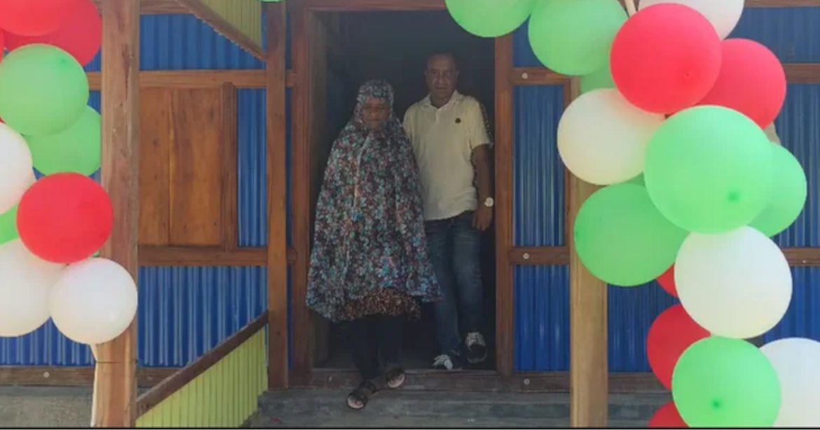 প্রধানমন্ত্রী তারেক রহমানের উপহার দেয়া নতুন বাড়িতে উঠেছেন শাহবাগ এলাকার ফুটপাতে বসবাস করা গোলাপি বেগম।