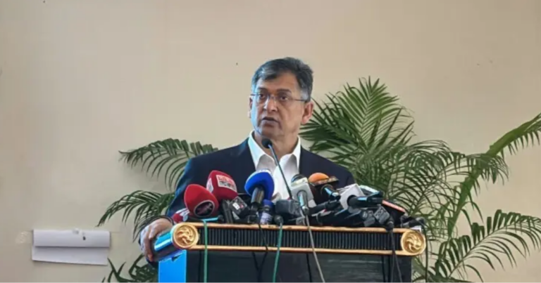 আওয়ামী দোসরদের গ্রেপ্তার করলে পুলিশকে পুরস্কৃত করা হবে: স্বরাষ্ট্রমন্ত্রী