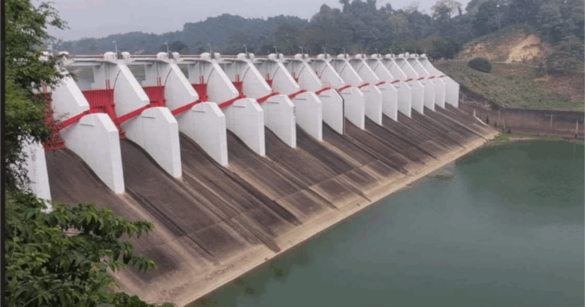 কাপ্তাই হ্রদে পানির উচ্চতা কমে আসায় বাঁধের স্পিলওয়ের ১৬টি জলকপাট বন্ধ করে দেওয়া হয়েছে।