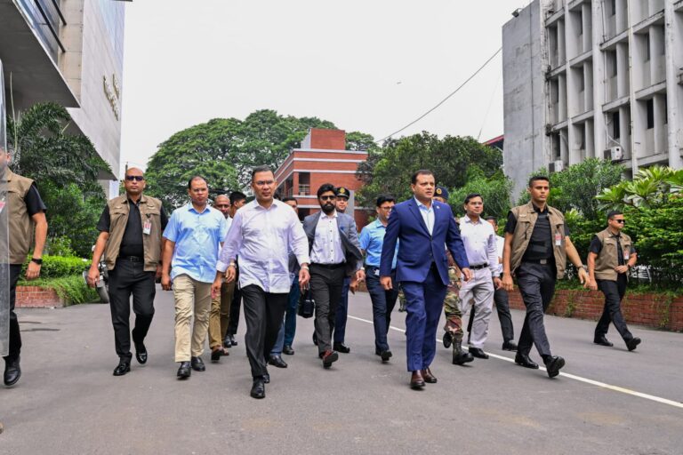 সনাতন ধর্মাবলম্বীদের সঙ্গে শুভেচ্ছা বিনিময়, হেঁটে অনুষ্ঠানে যোগ দিলেন প্রধানমন্ত্রী