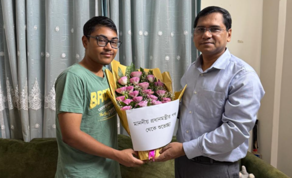 প্রধানমন্ত্রীর নির্দেশনায় অসুস্থ শিক্ষার্থী শাফকাত ইউনুস তাশদিদের শারীরিক অবস্থার খোঁজ নিয়েছেন প্রধানমন্ত্রীর ব্যক্তিগত চিকিৎসক।